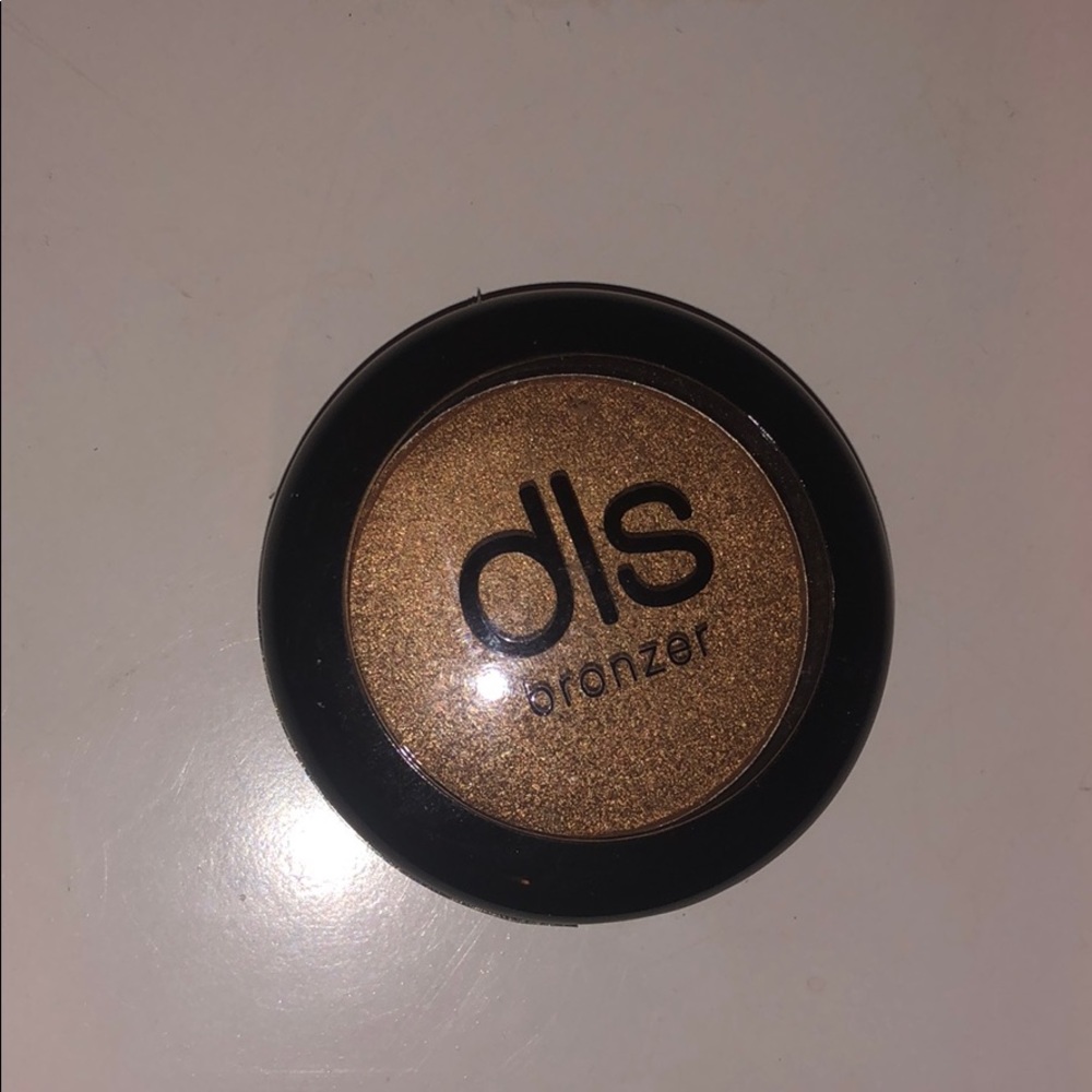 DLS bronzer. brand new!